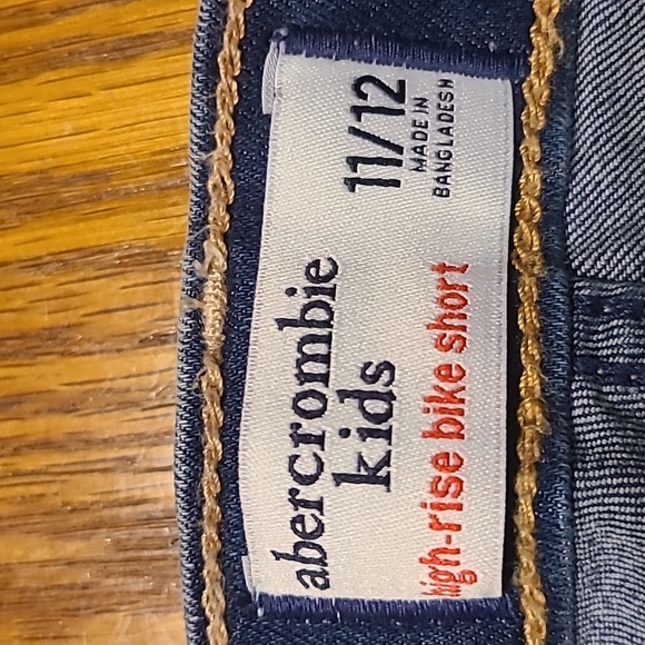 Abercrombie Kids Blue Distressed Denim High Rise Bike Shorts - Girl's 11/12 - Picture 5 of 10